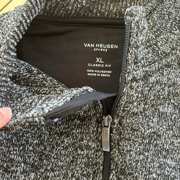 Van Heusen Sweater - Picture 5 of 9